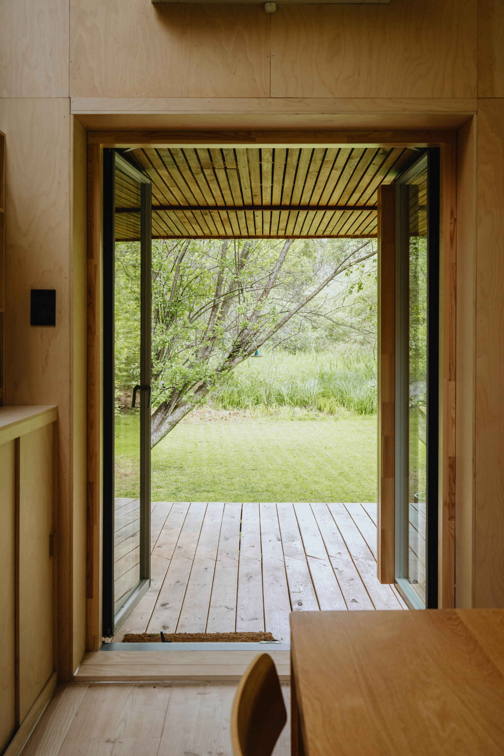 See how large terrace doors blur the line between indoor and outdoor living in this Danish summerhouse.