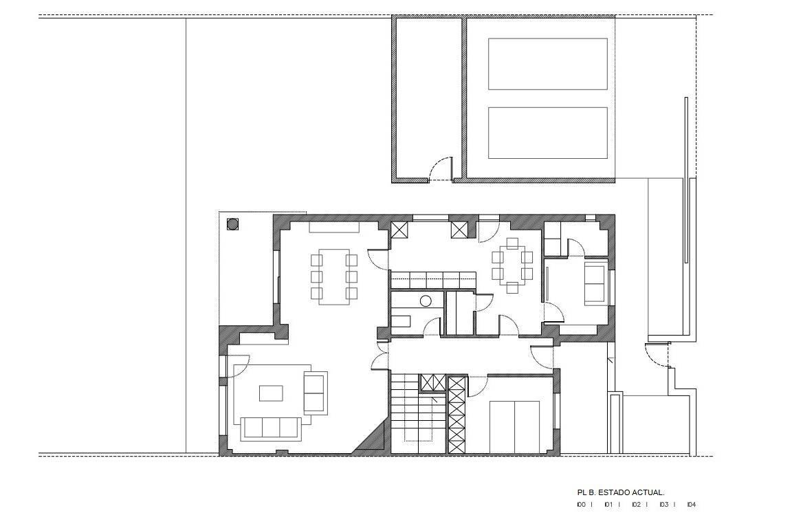 See how Daniel Gimeno of Giro A6 transformed a compartmentalised Madrid house by reorganising its ground floor around a central timber volume and garden-facing living spaces.