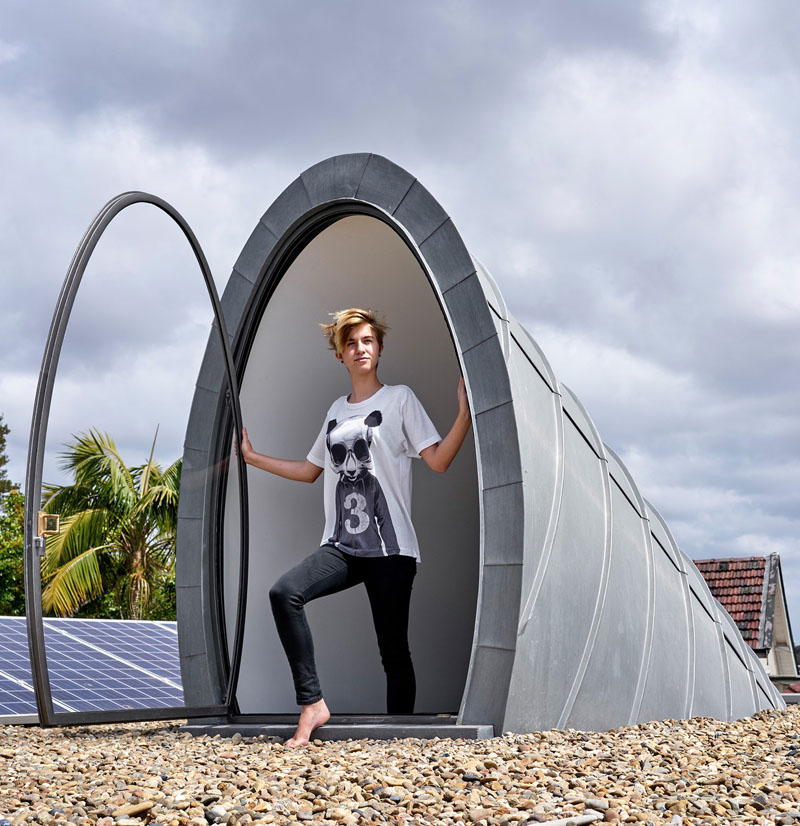 The roof of The Books House combines PV panels, solar hot water units and solar pool heating, turning the uppermost layer of the home into a functional solar system.