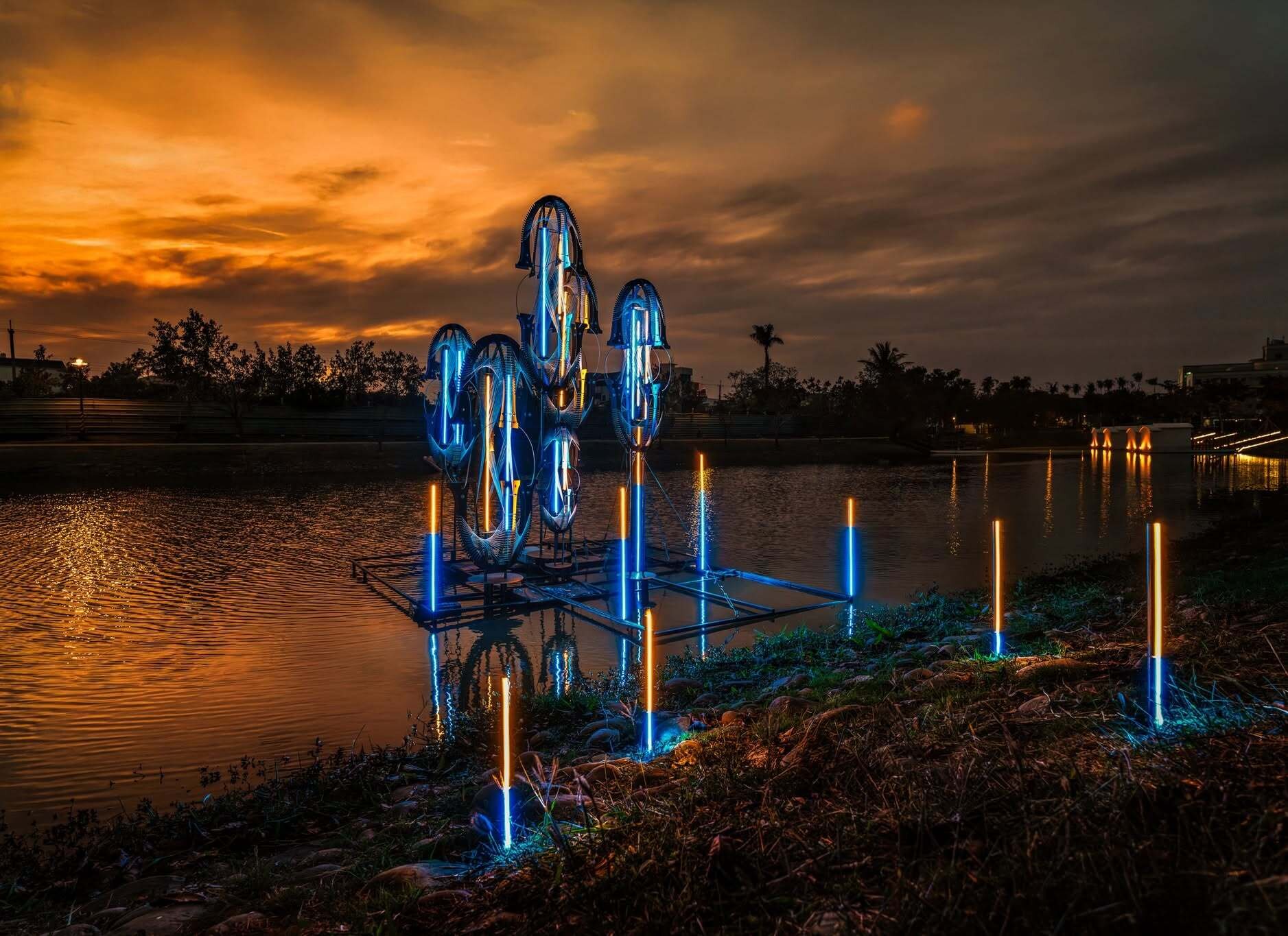 Resonance Light Installation by Yu Fan He and Chia Chen Lee