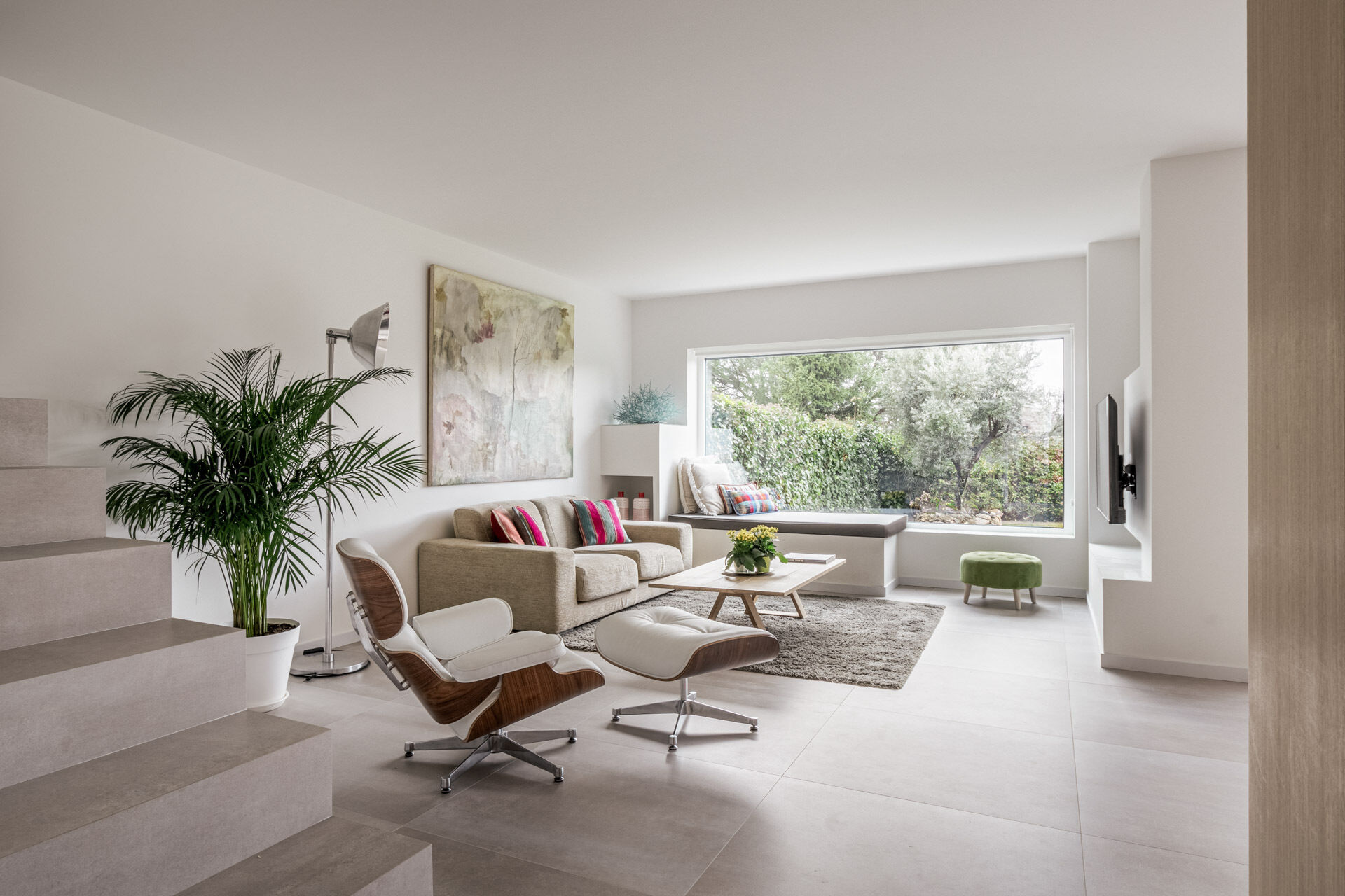 Explore D + A House in Las Rozas de Madrid, where architect Daniel Gimeno of Giro A6 transforms an early-2000s home with a completely new ground-floor layout.