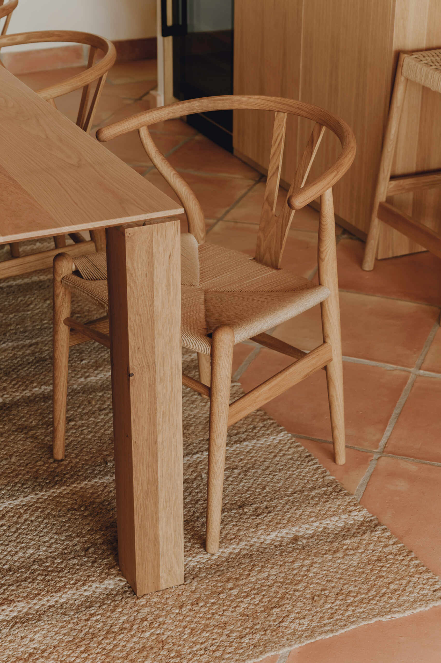 This Mediterranean kitchen pairs custom oak cabinetry with a handcrafted dining space centred around a beautiful solid oak table.