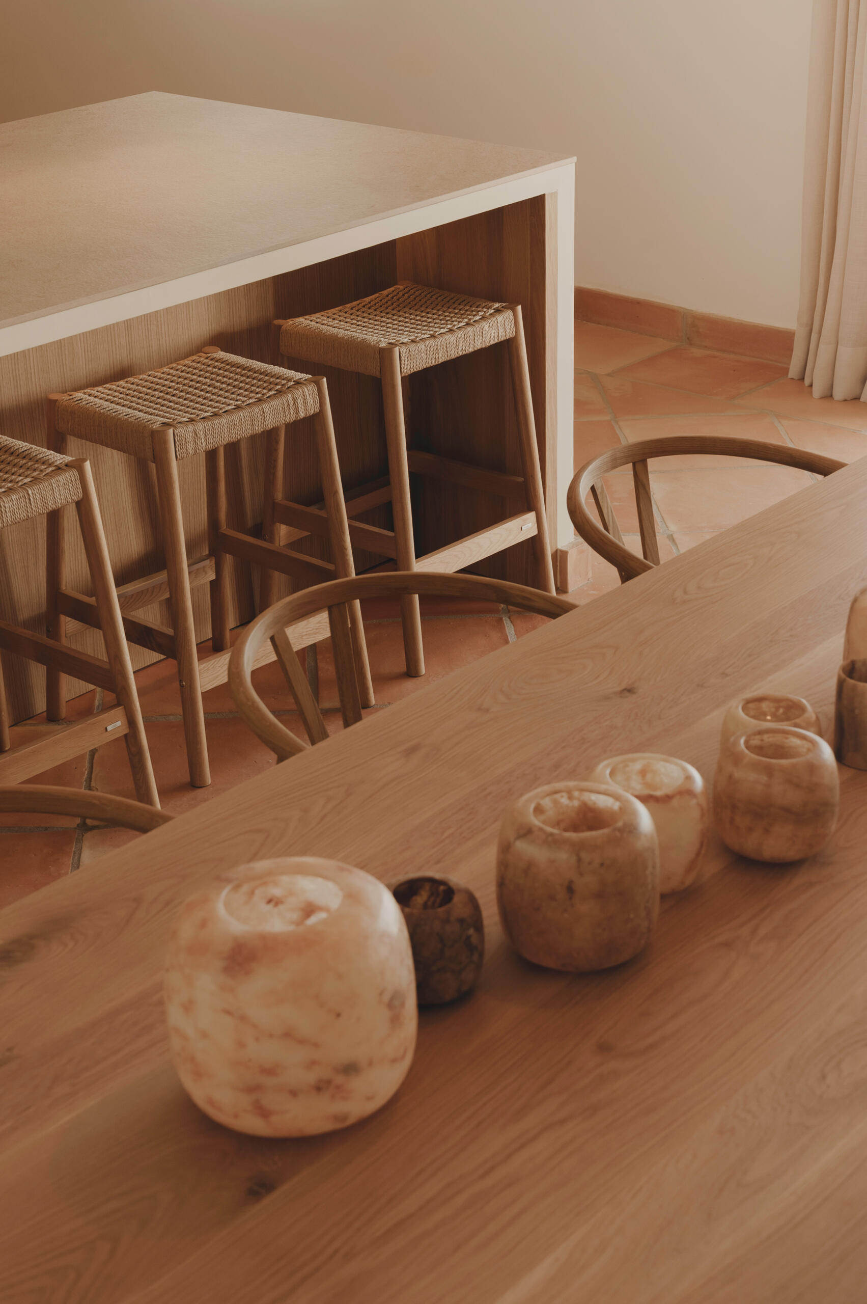 This Mediterranean kitchen pairs custom oak cabinetry with a handcrafted dining space centred around a beautiful solid oak table.