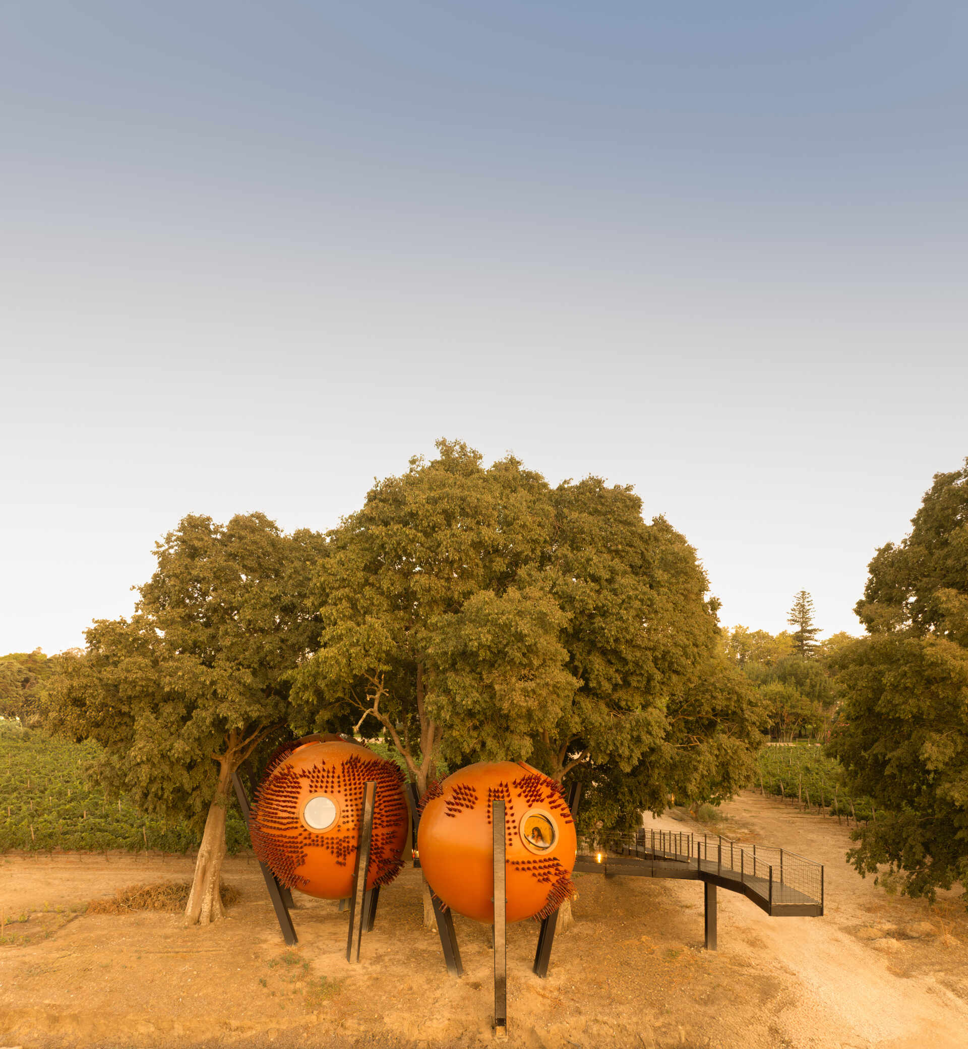 Discover ÁTOMOS by Rebelo de Andrade Studio in Setúbal, Portugal, where three sculptural spheres, recycled glass, and vineyard landscapes combine in an unforgettable architectural experience.