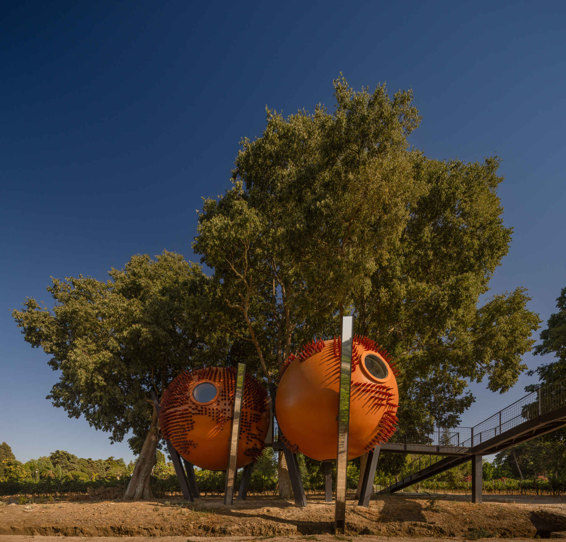 Discover ÁTOMOS by Rebelo de Andrade Studio in Setúbal, Portugal, where three sculptural spheres, recycled glass, and vineyard landscapes combine in an unforgettable architectural experience.