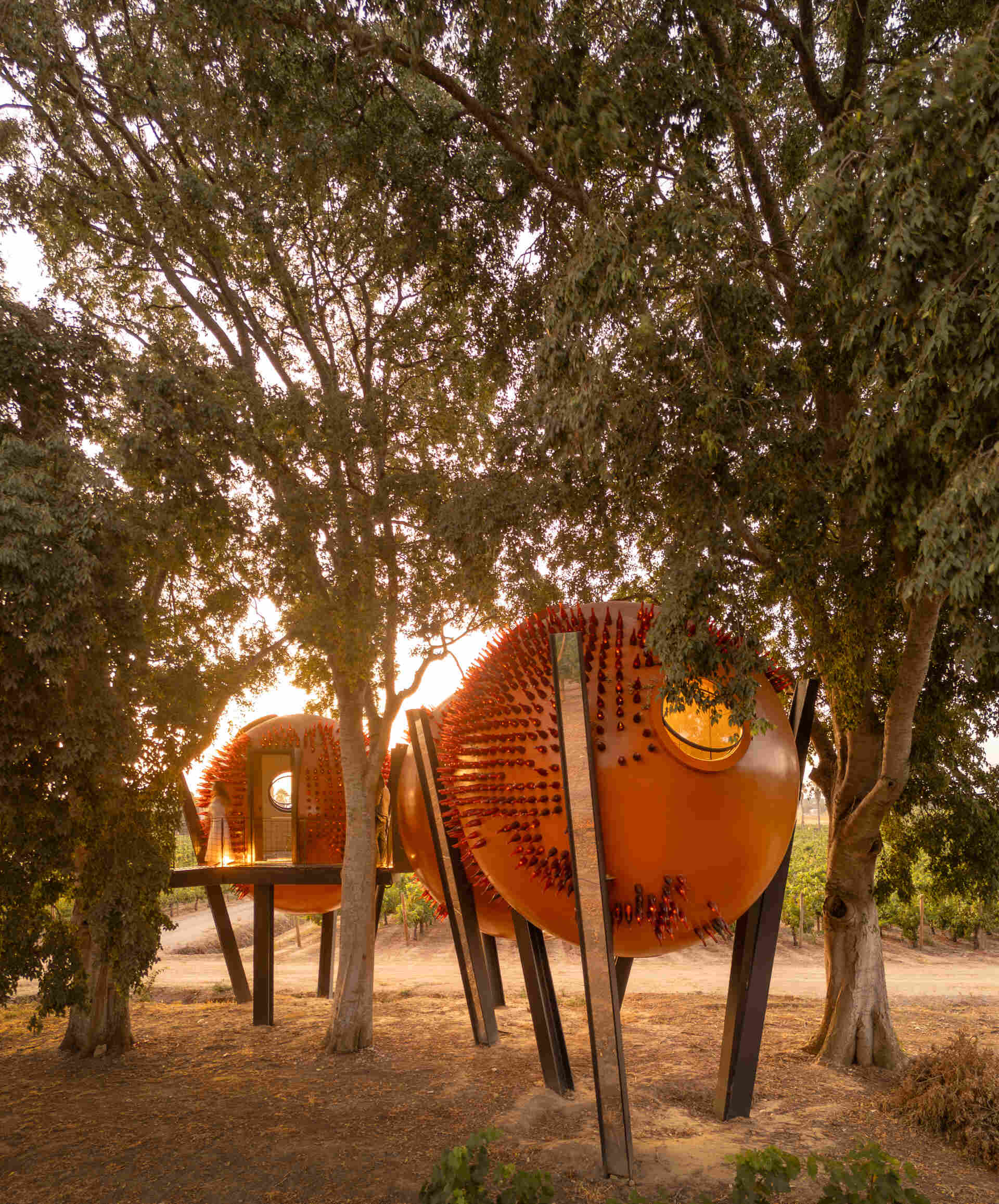Discover ÁTOMOS by Rebelo de Andrade Studio in Setúbal, Portugal, where three sculptural spheres, recycled glass, and vineyard landscapes combine in an unforgettable architectural experience.
