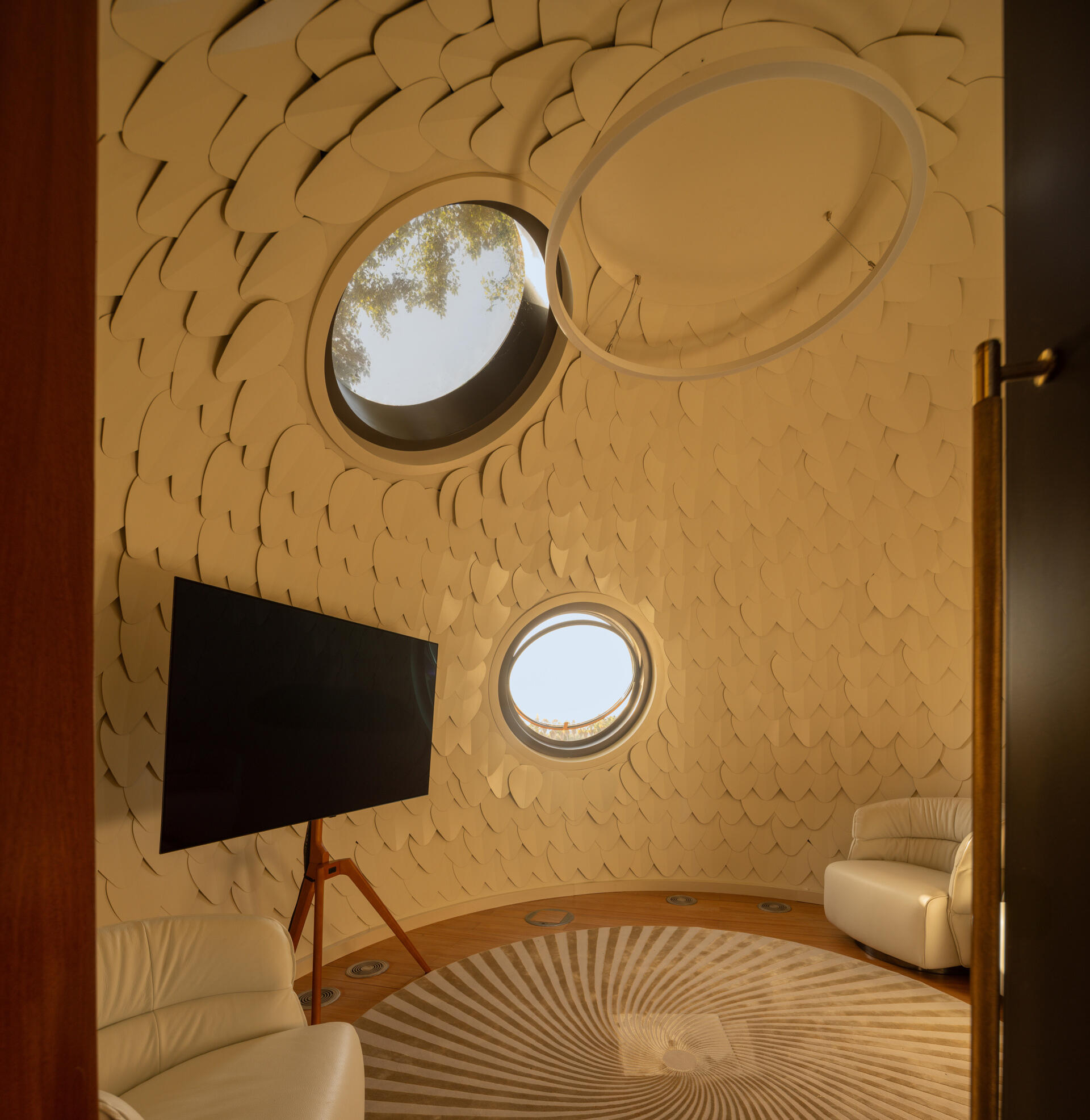Step inside ÁTOMOS and discover how its three interconnected interiors create unique experiences shaped by light, space, and vineyard views.