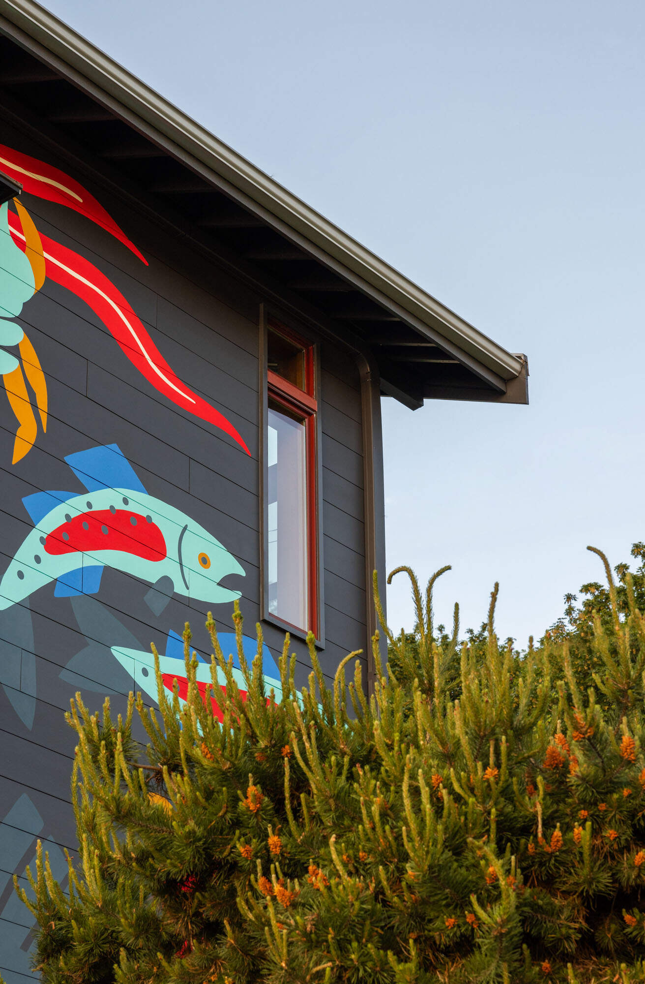 Explore the colorful transformation of Alki Lookout by SHED Architecture & Design, including a custom exterior mural by Stevie Shao featuring whales, osprey, cranes and an axolotl requested by the owners’ daughter.