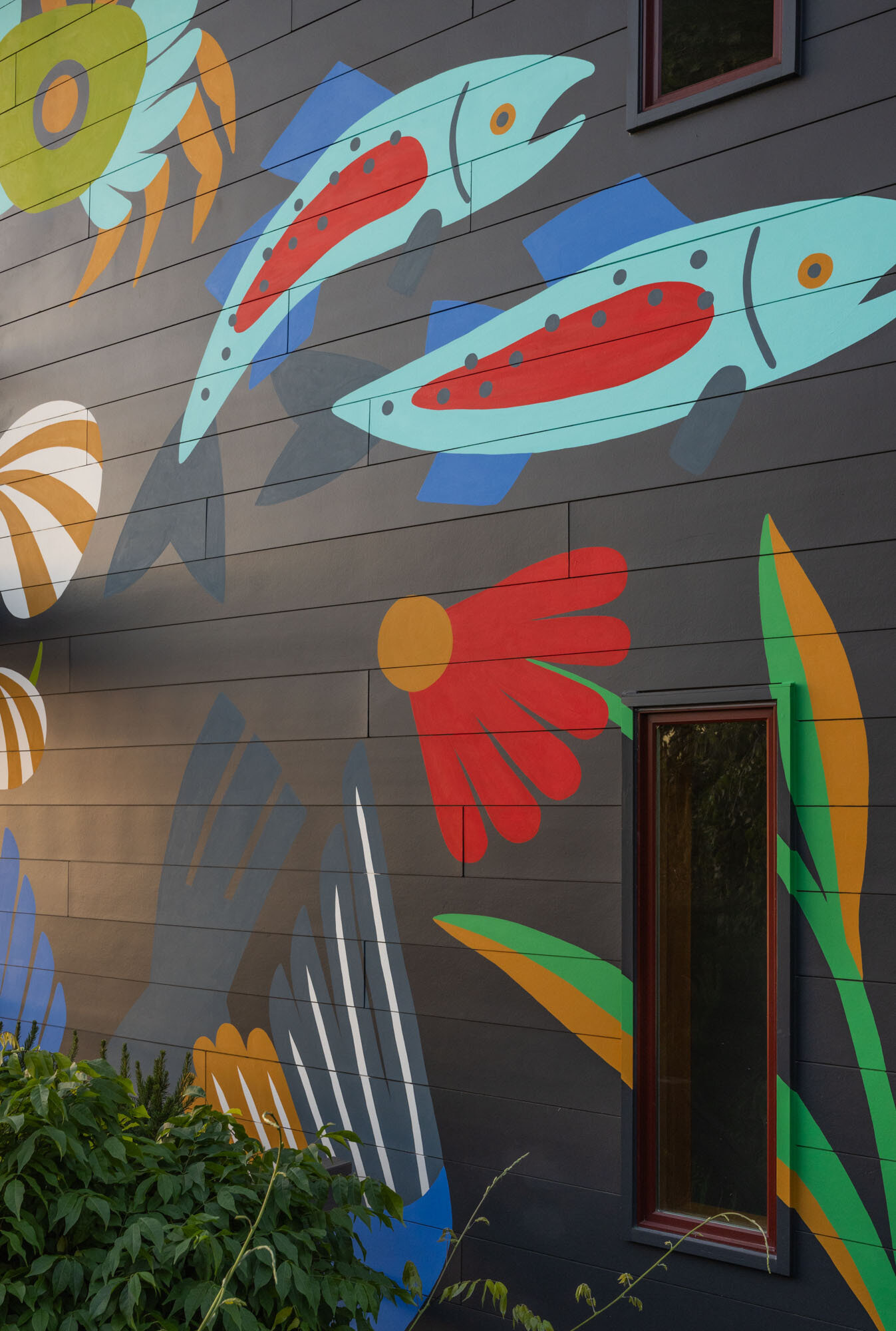 Explore the colorful transformation of Alki Lookout by SHED Architecture & Design, including a custom exterior mural by Stevie Shao featuring whales, osprey, cranes and an axolotl requested by the owners’ daughter.