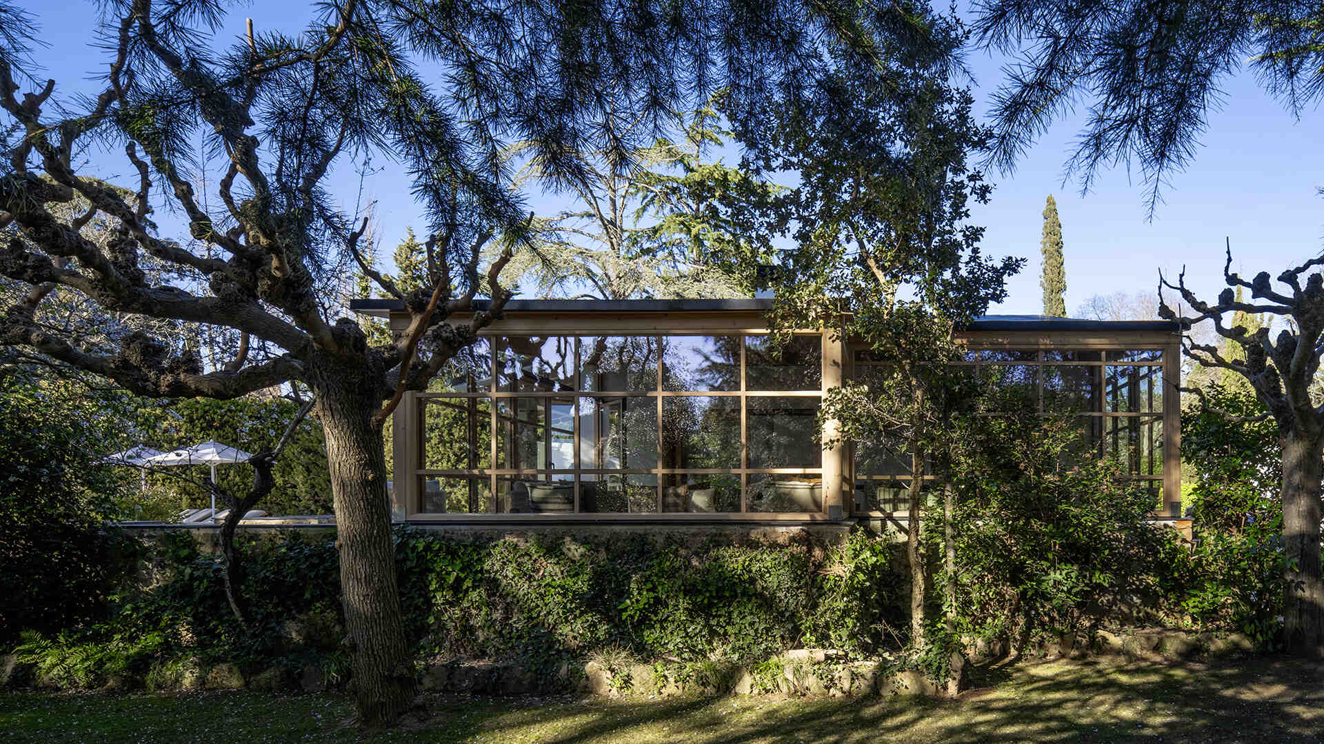 Step inside a forest home in Romanyà, Empordà, designed by Susanna Cots for a Scandinavian couple. Pale timber, white interiors and expansive windows keep the focus on natural light and the surrounding Costa Brava landscape.