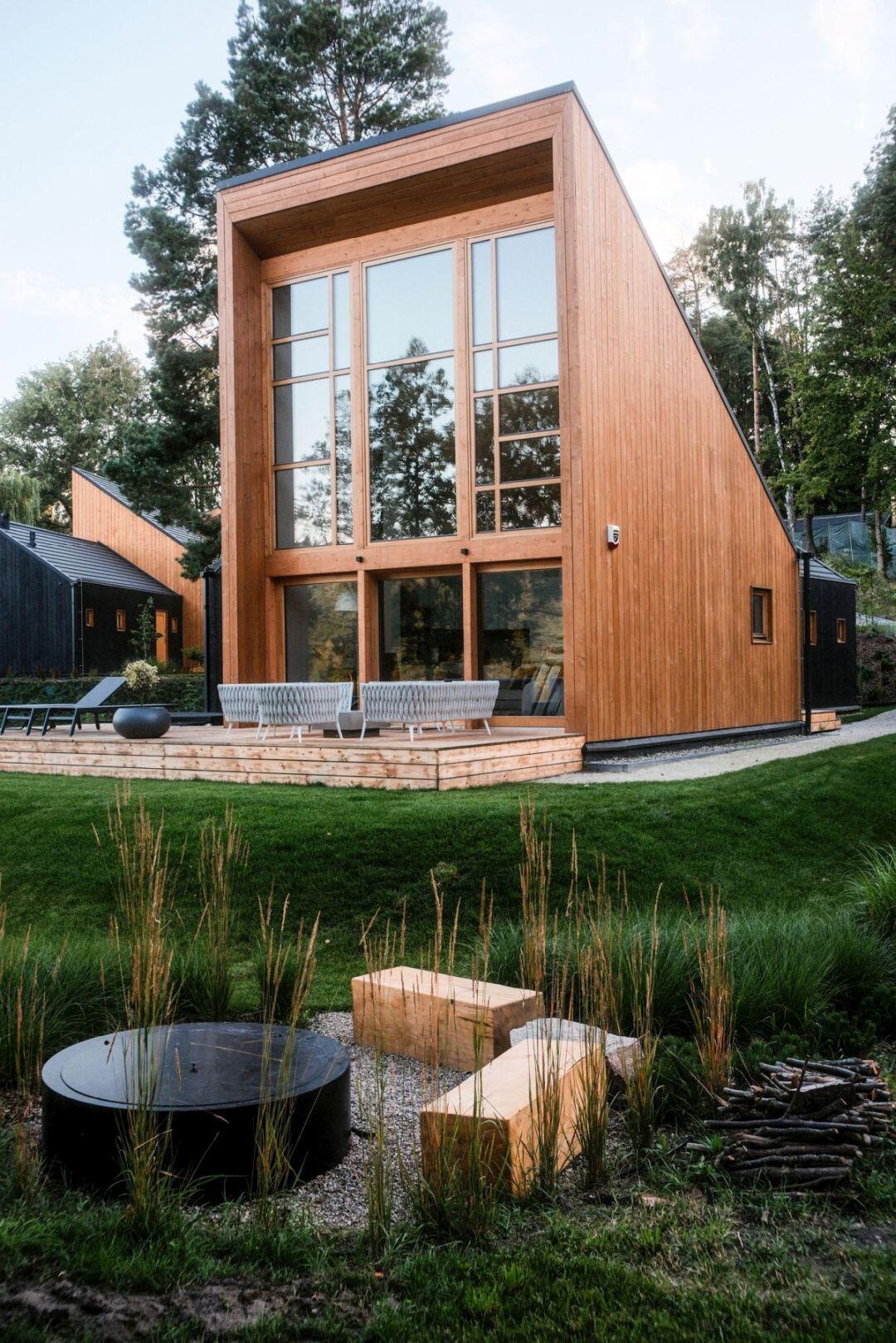 Discover how gardens at Kalbornia Mazury bring contemporary houses into a softer relationship with nature, maintaining open views of the lake, forest and surrounding scenery.