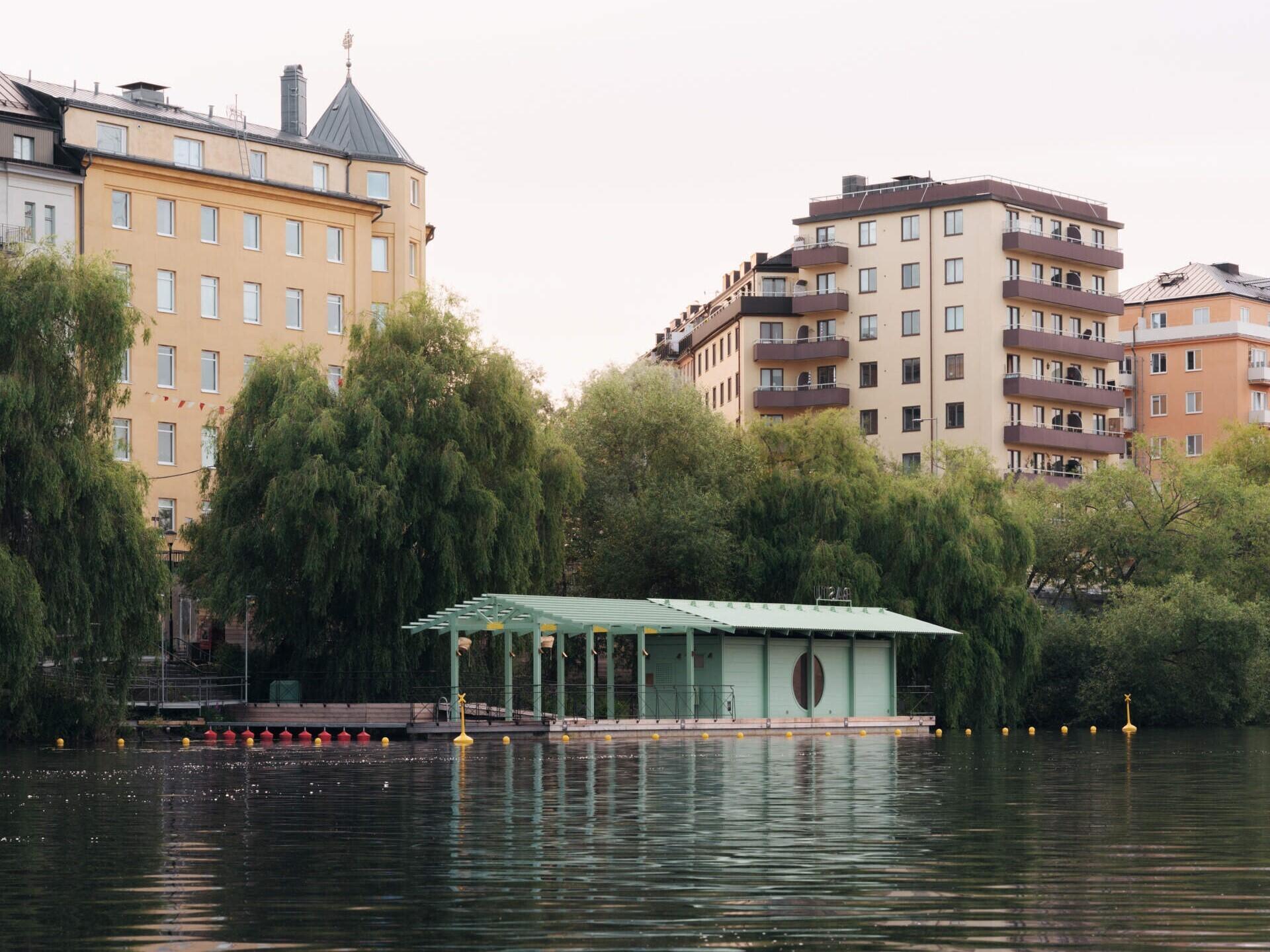 DinellJohansson’s floating sauna at Hornstull pairs a verdigris-green exterior with a public pier and pergola, creating a new waterfront gathering place for up to 16 visitors.