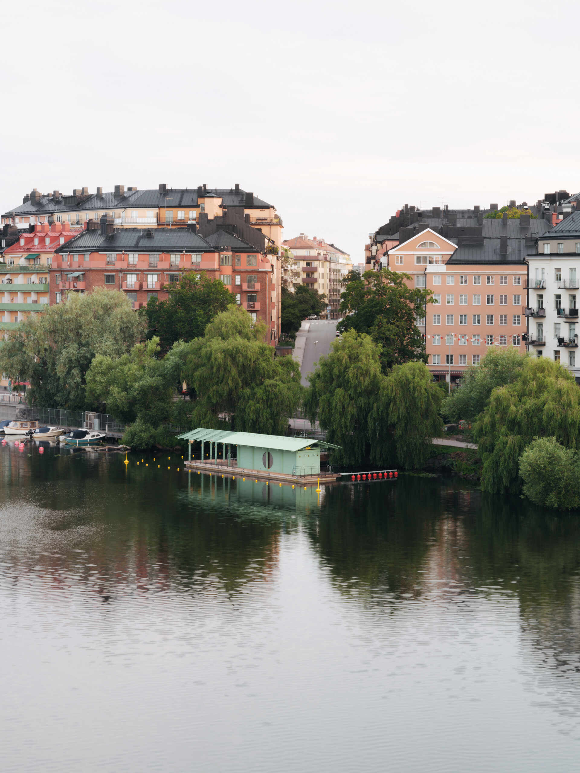 DinellJohansson’s floating sauna at Hornstull pairs a verdigris-green exterior with a public pier and pergola, creating a new waterfront gathering place for up to 16 visitors.