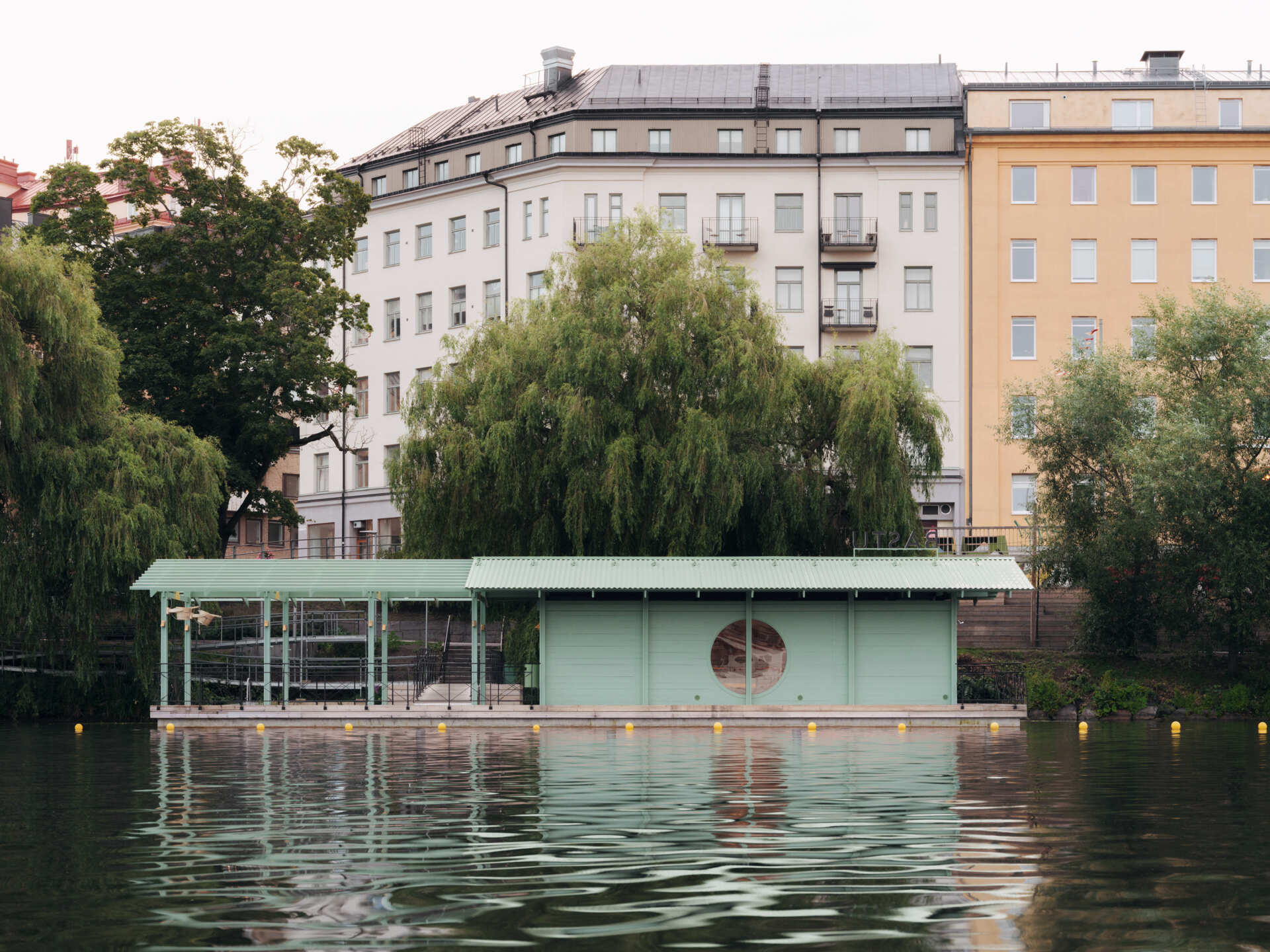 DinellJohansson’s floating sauna at Hornstull pairs a verdigris-green exterior with a public pier and pergola, creating a new waterfront gathering place for up to 16 visitors.