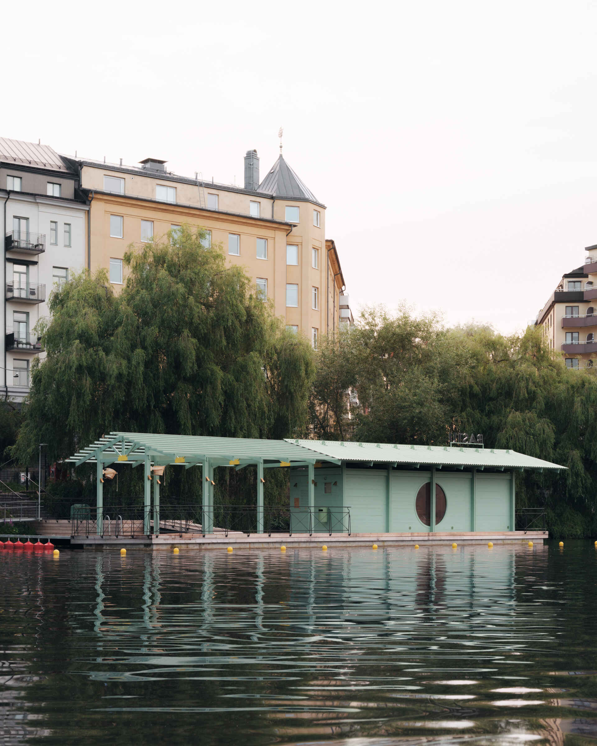 DinellJohansson’s floating sauna at Hornstull pairs a verdigris-green exterior with a public pier and pergola, creating a new waterfront gathering place for up to 16 visitors.