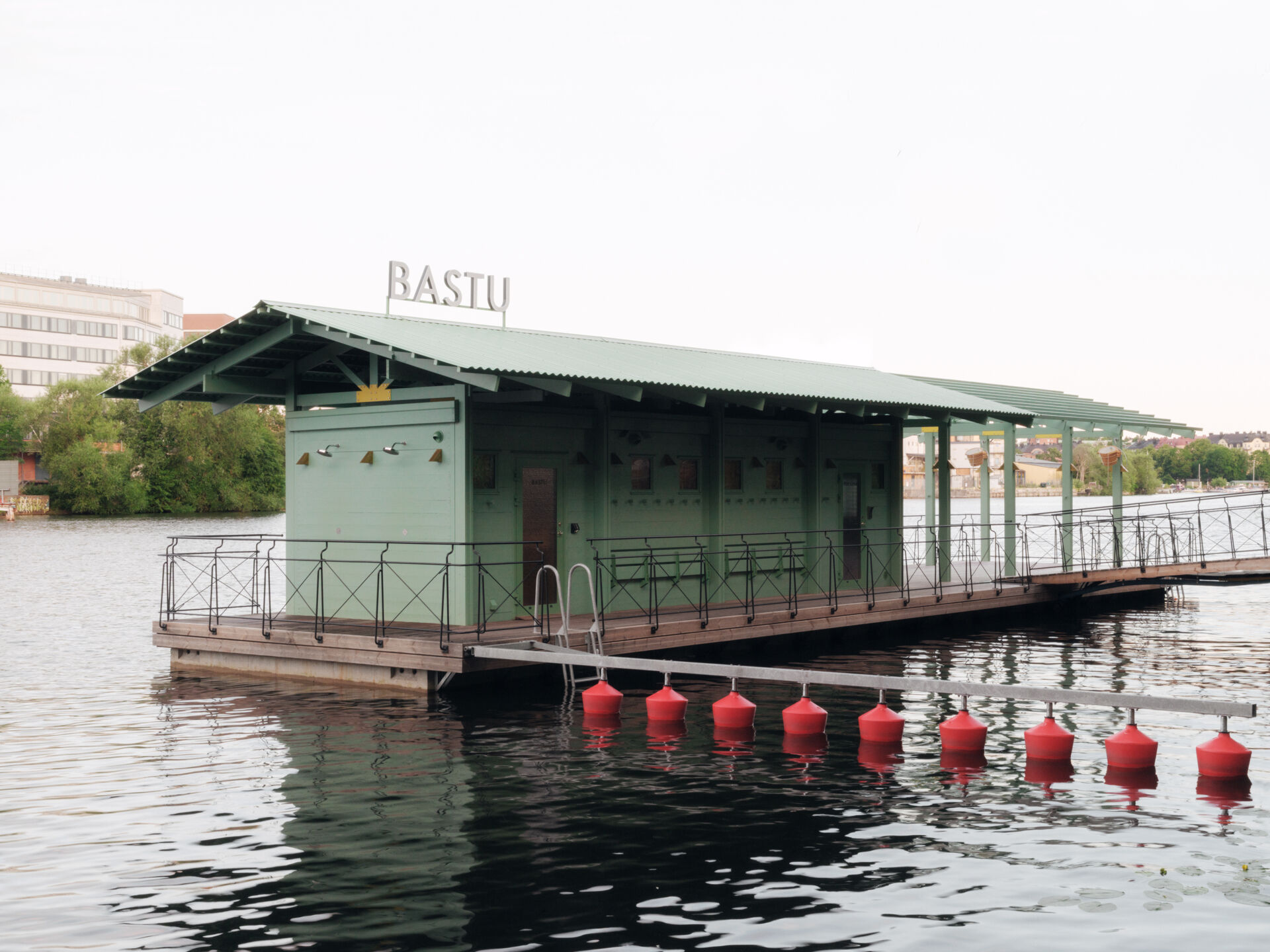 DinellJohansson’s floating sauna at Hornstull pairs a verdigris-green exterior with a public pier and pergola, creating a new waterfront gathering place for up to 16 visitors.