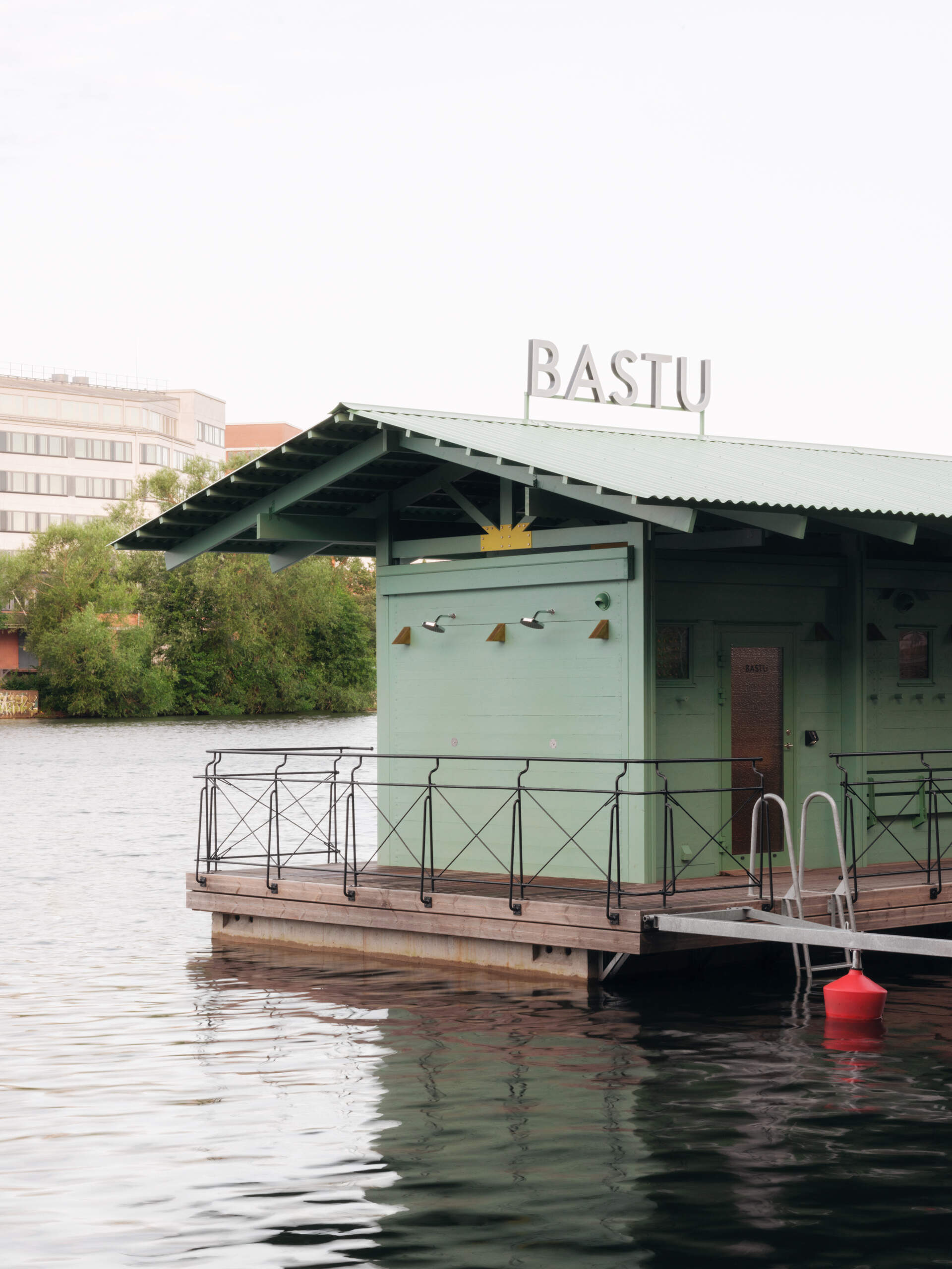 DinellJohansson’s floating sauna at Hornstull pairs a verdigris-green exterior with a public pier and pergola, creating a new waterfront gathering place for up to 16 visitors.