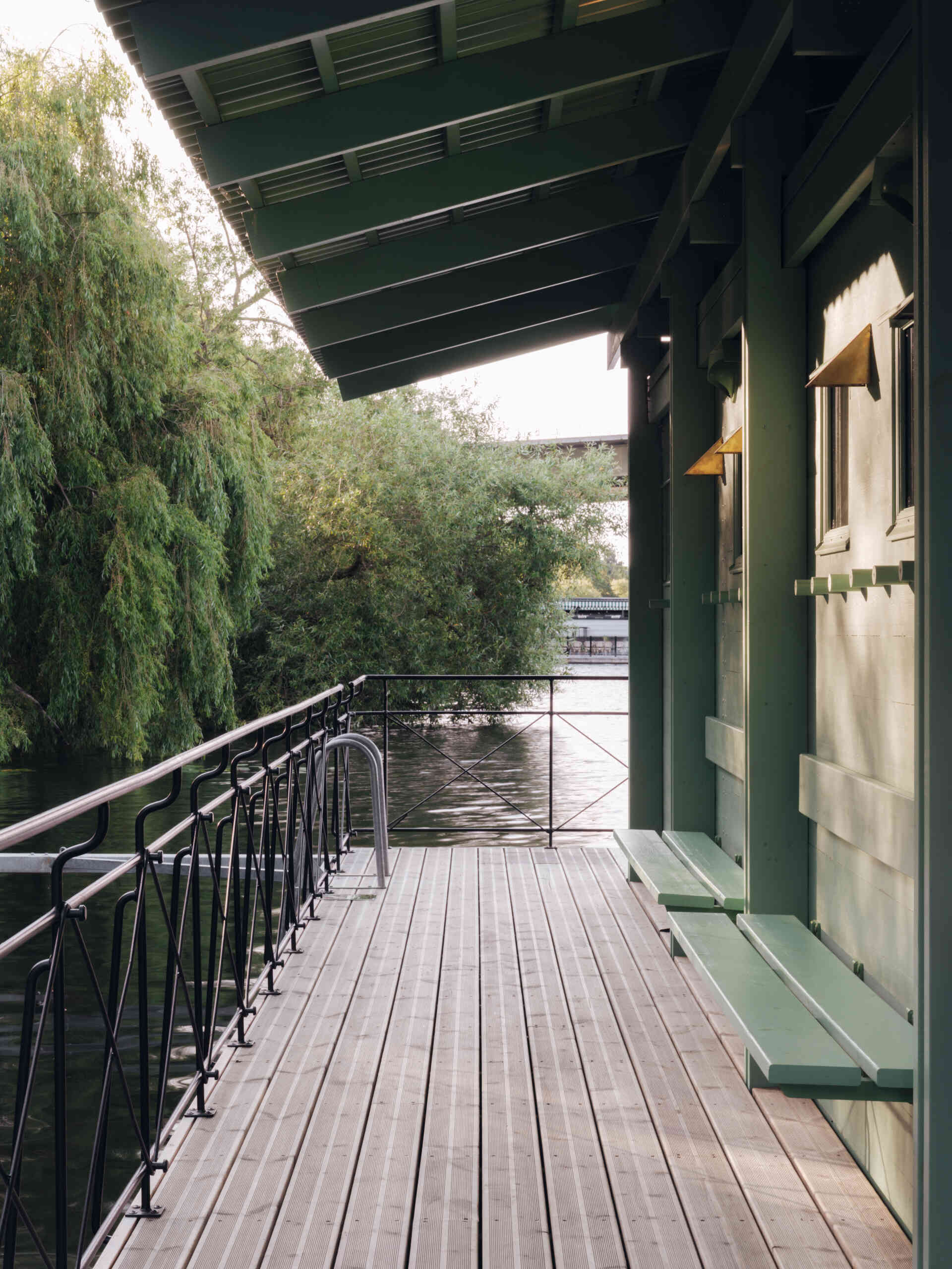 DinellJohansson’s floating sauna at Hornstull pairs a verdigris-green exterior with a public pier and pergola, creating a new waterfront gathering place for up to 16 visitors.