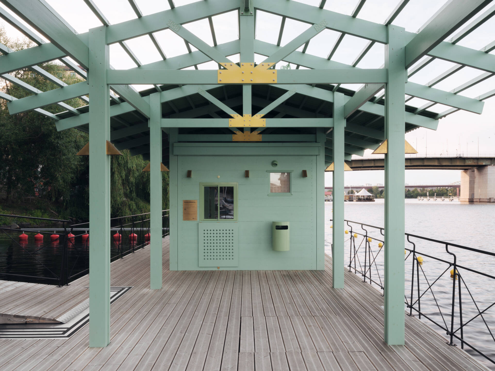 DinellJohansson’s floating sauna at Hornstull pairs a verdigris-green exterior with a public pier and pergola, creating a new waterfront gathering place for up to 16 visitors.