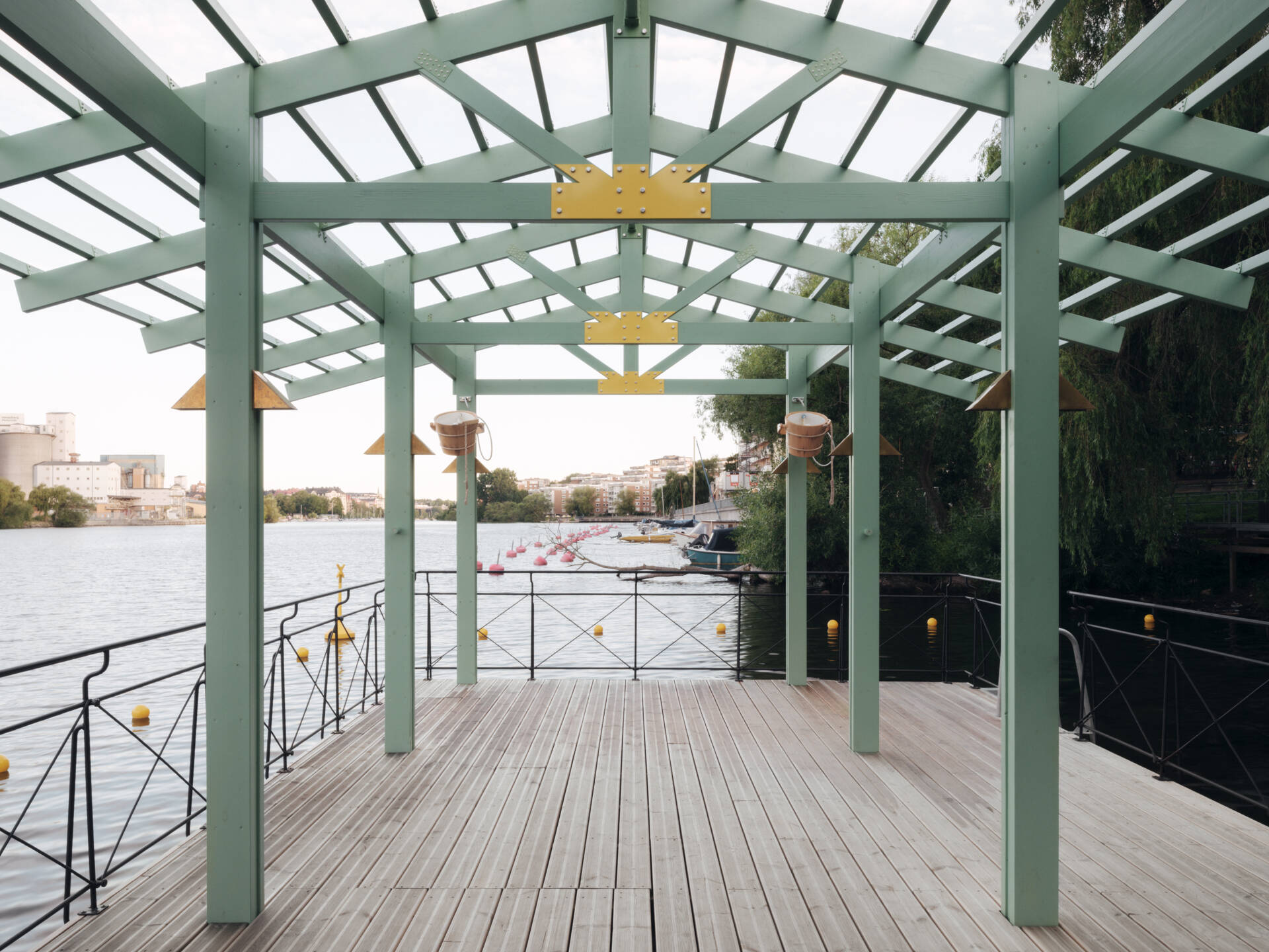 DinellJohansson’s floating sauna at Hornstull pairs a verdigris-green exterior with a public pier and pergola, creating a new waterfront gathering place for up to 16 visitors.
