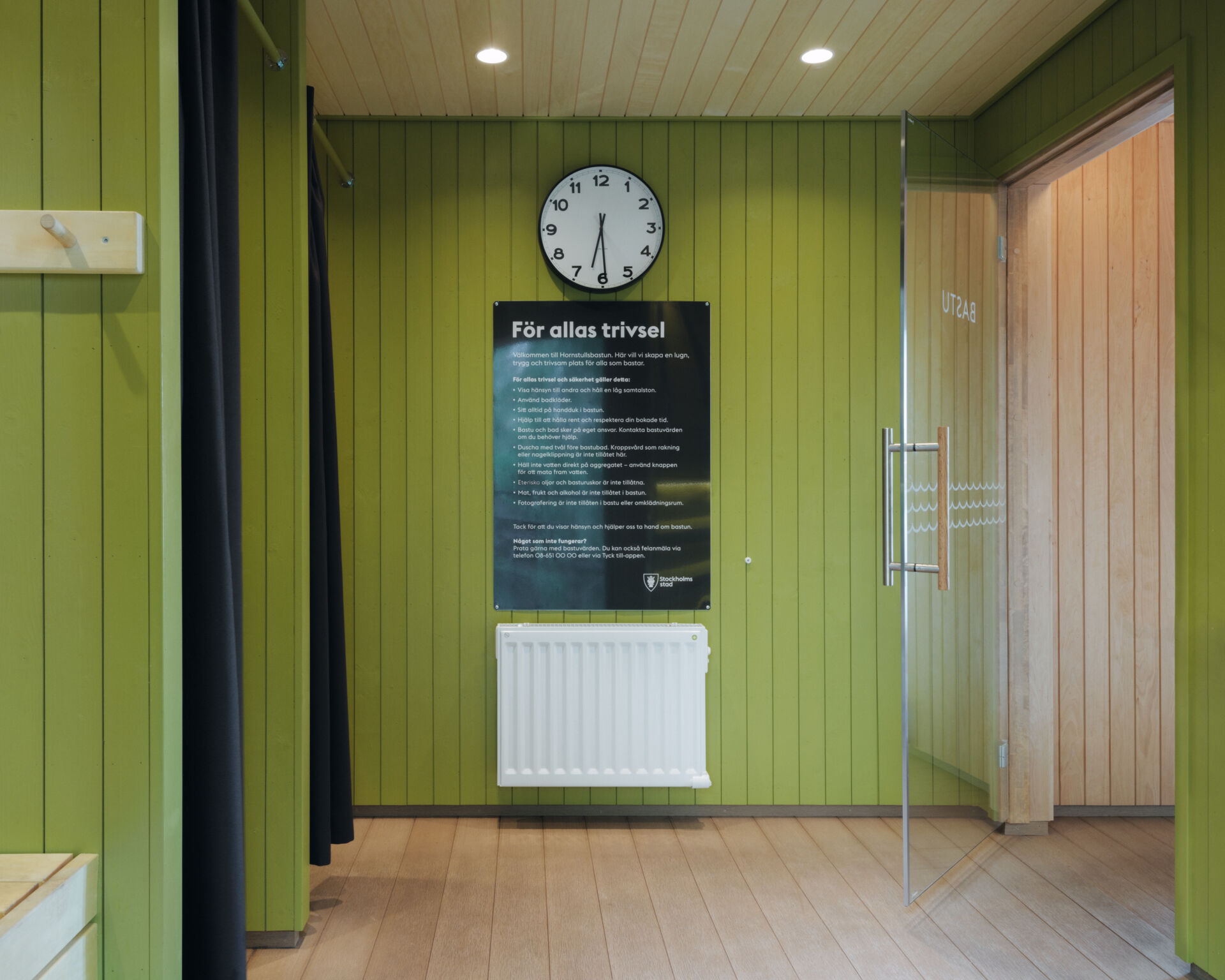 DinellJohansson’s floating sauna at Hornstull pairs a verdigris-green exterior with a public pier and pergola, creating a new waterfront gathering place for up to 16 visitors.