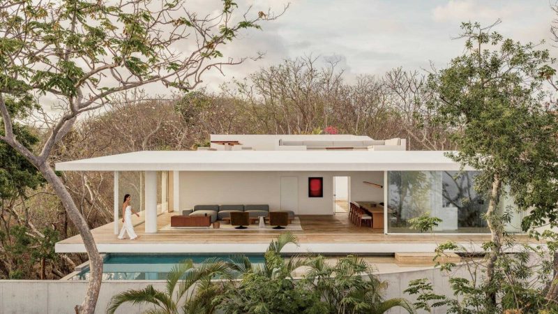 Casa Malonic Is a White-Walled Mexico Home Built Around the Horizon