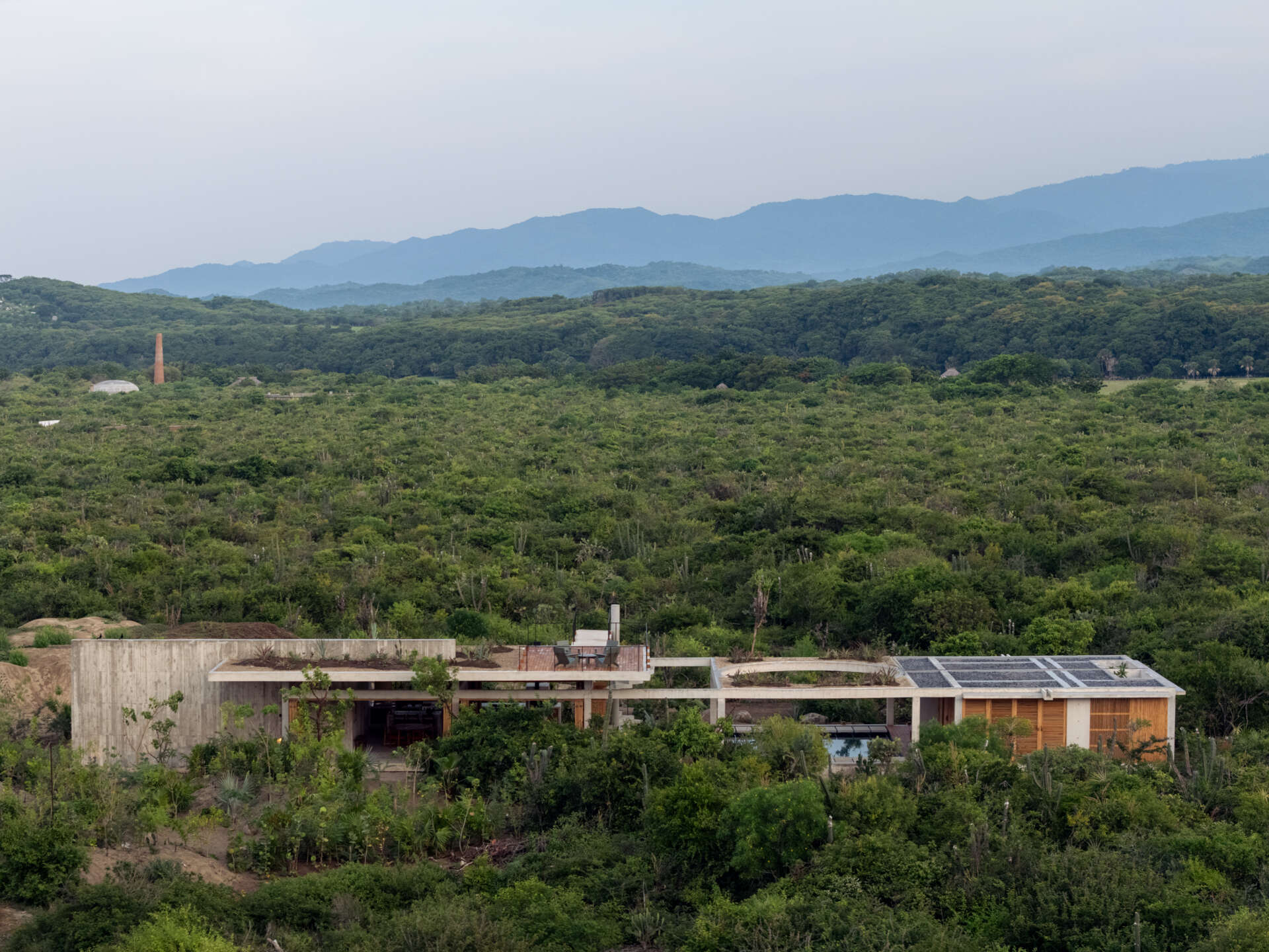 Casa Cieno by TAC Taller Alberto Calleja is a modern coastal home in Puerto Escondido, Oaxaca, organized around water, vegetation and open-air spaces.