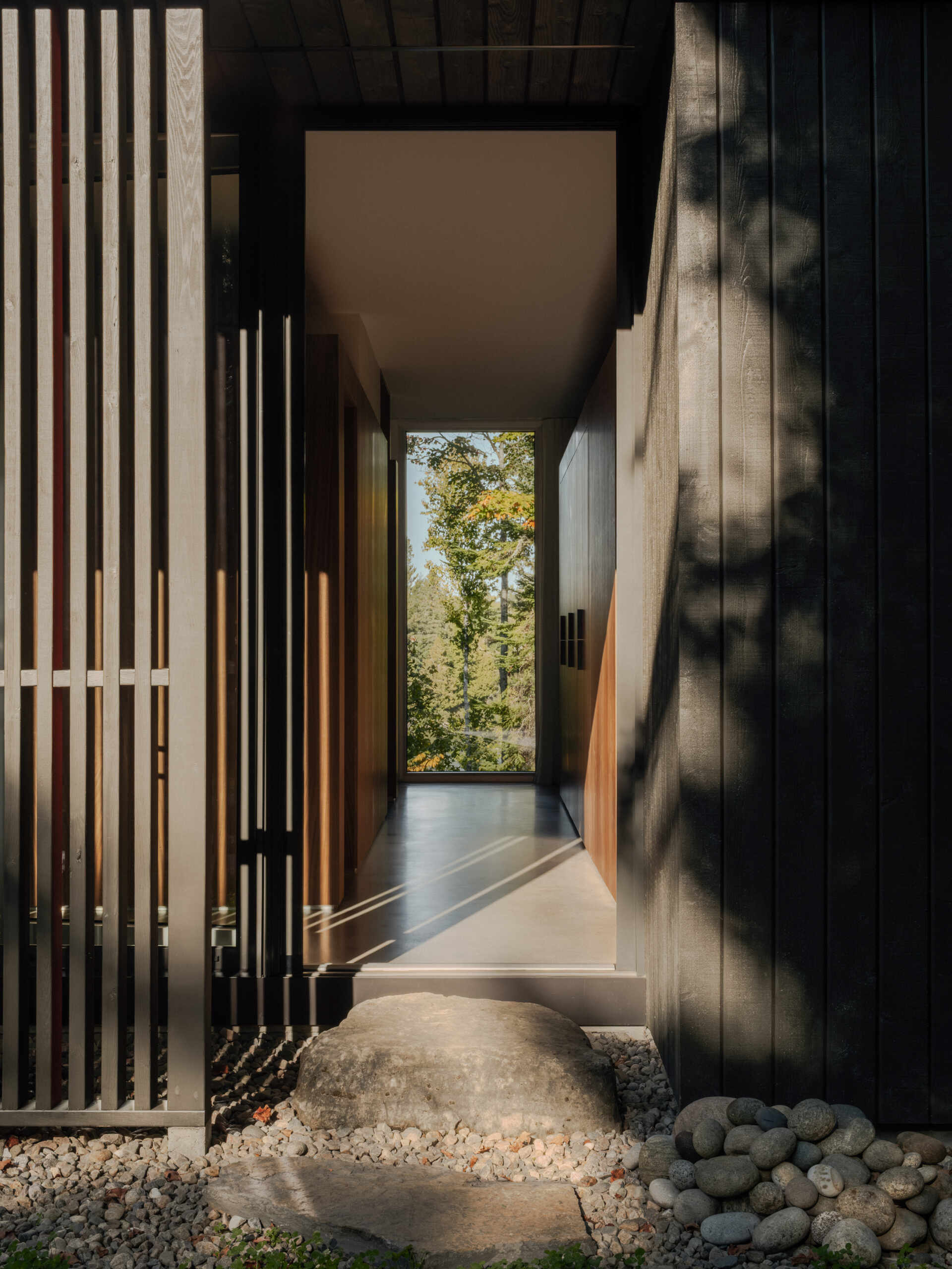 Explore the architecture of Chalet Moraine, where a simple gabled form, large dormers and freestanding interior volumes create a contemporary interpretation of the Laurentians chalet.