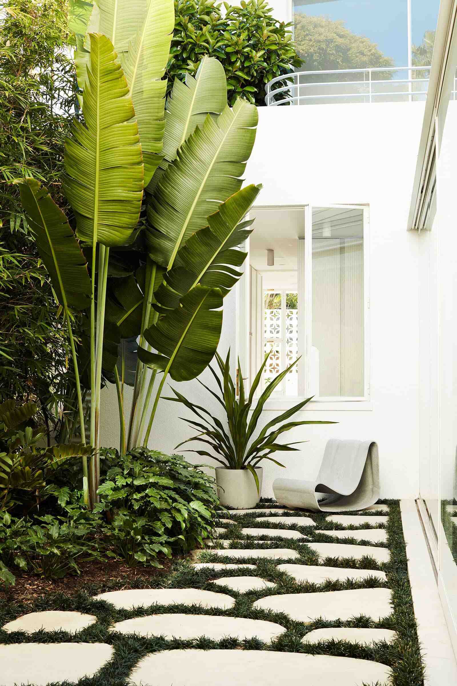A small and quiet outdoor space in the garden.