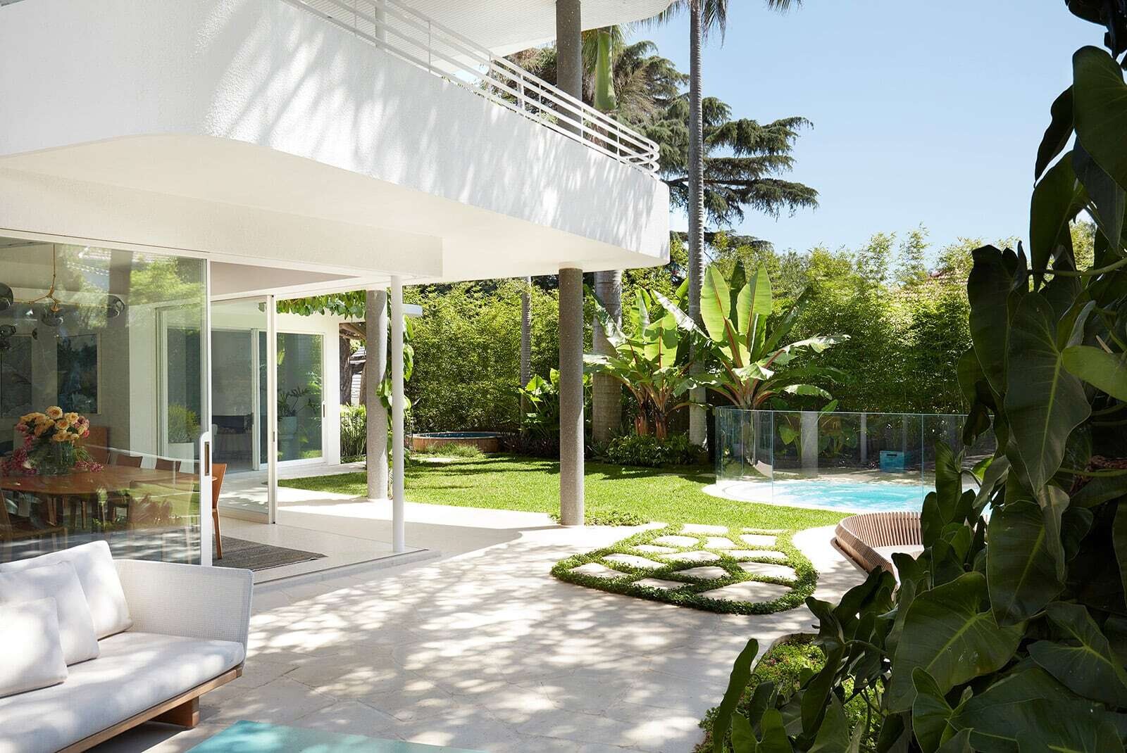 Floor-to-ceiling steel and glass doors open the communal spaces directly to outdoor lounges, a BBQ area, garden and swimming pool in this Sydney home.