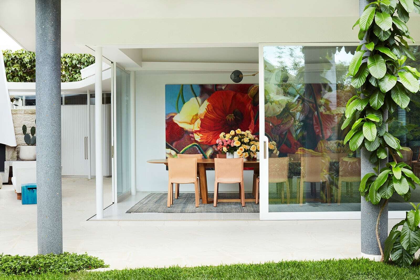 Floor-to-ceiling steel and glass doors open the communal spaces directly to outdoor lounges, a BBQ area, garden and swimming pool in this Sydney home.