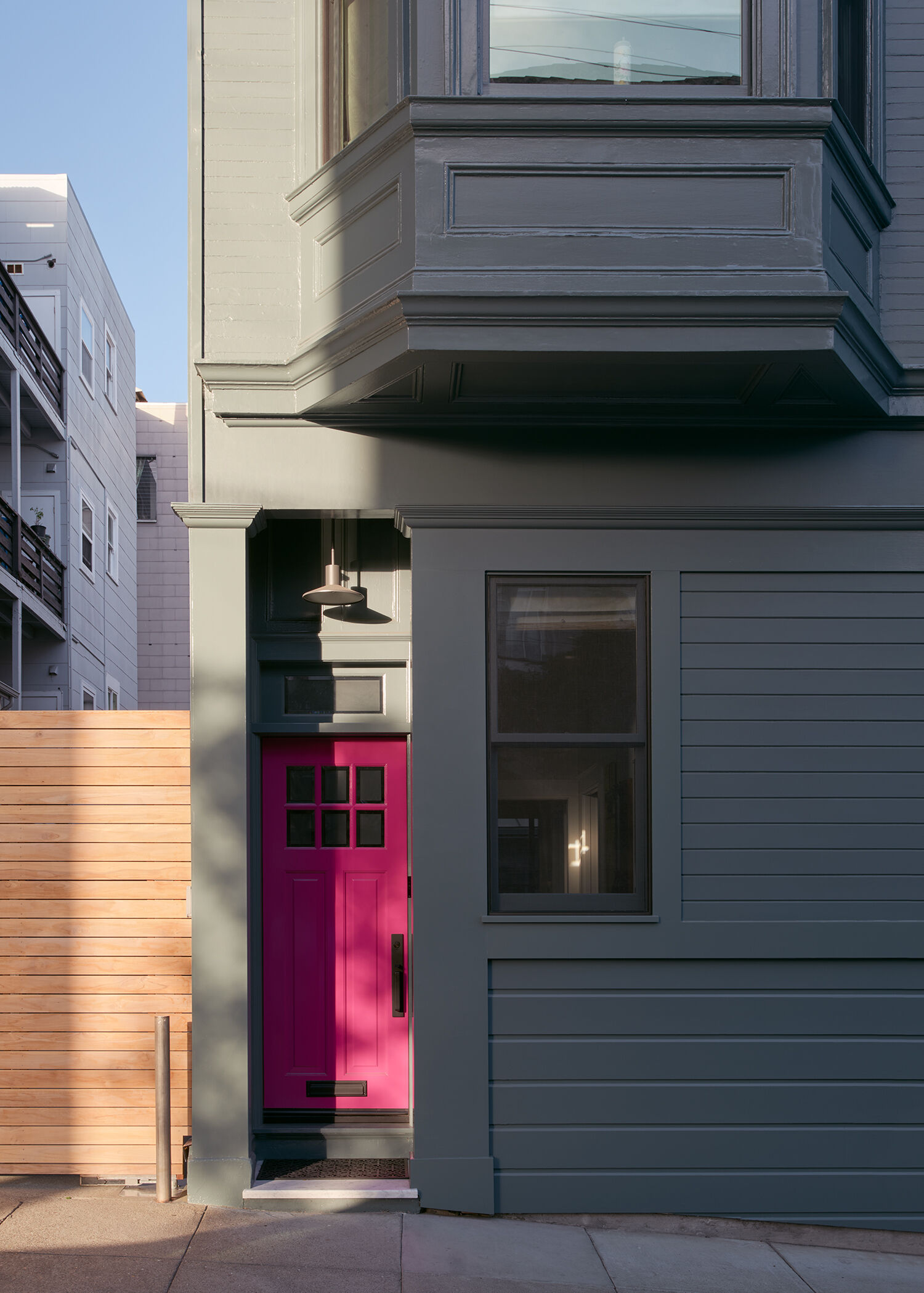 Inside a 1,600-square-foot San Francisco home in Russian Hill, remodeled by Studio BBA with flexible interiors, a central courtyard and an adjacent ADU.