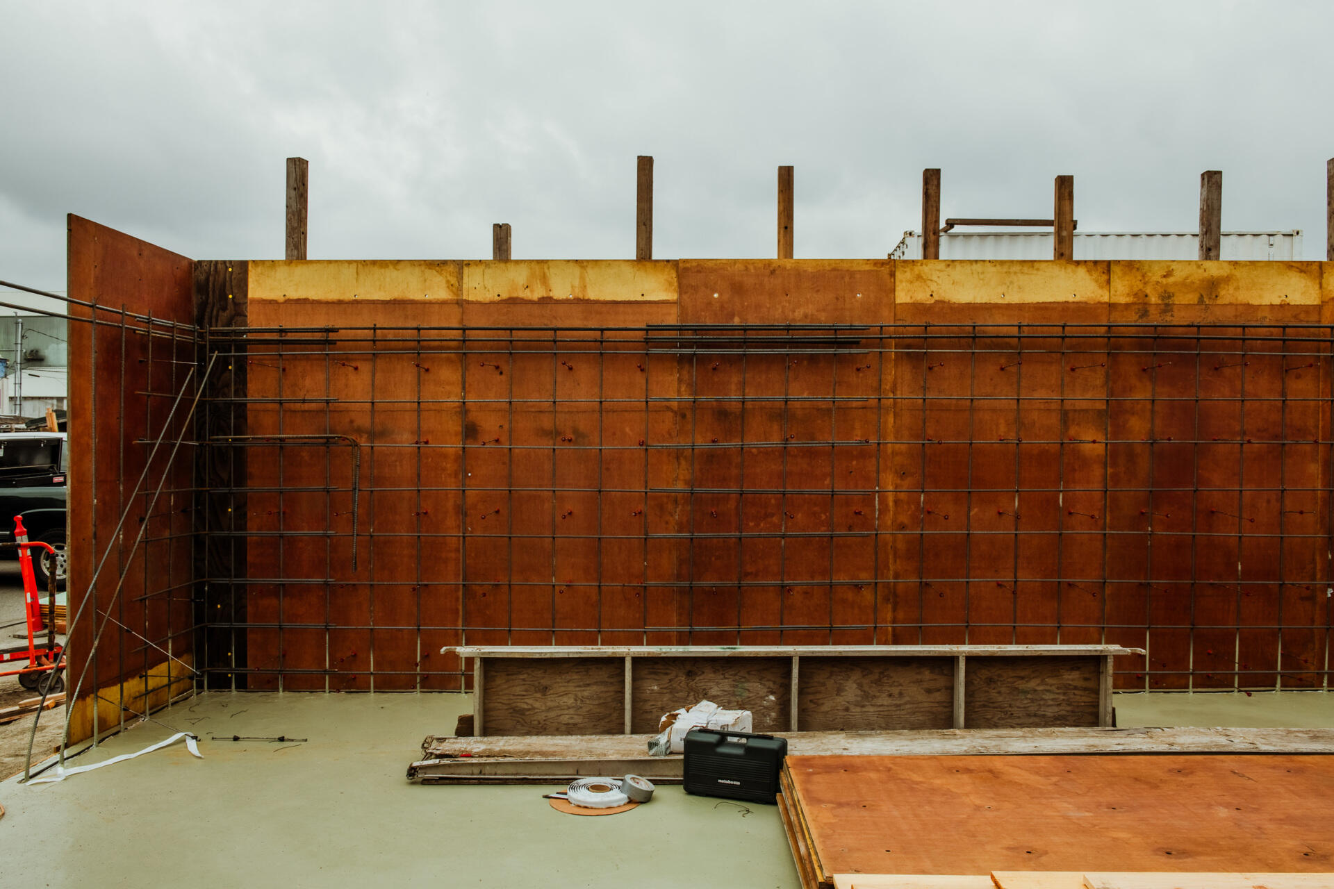 A behind-the-scenes look at the construction of Modern Beach House, a contemporary floating home on Seattle's Lake Union. Designed by Hoshide Wanzer Architects + Interiors and built by Dyna Builders at their Ballard docks, the two-story home was constructed on a new concrete float before being moved to its permanent waterfront location.