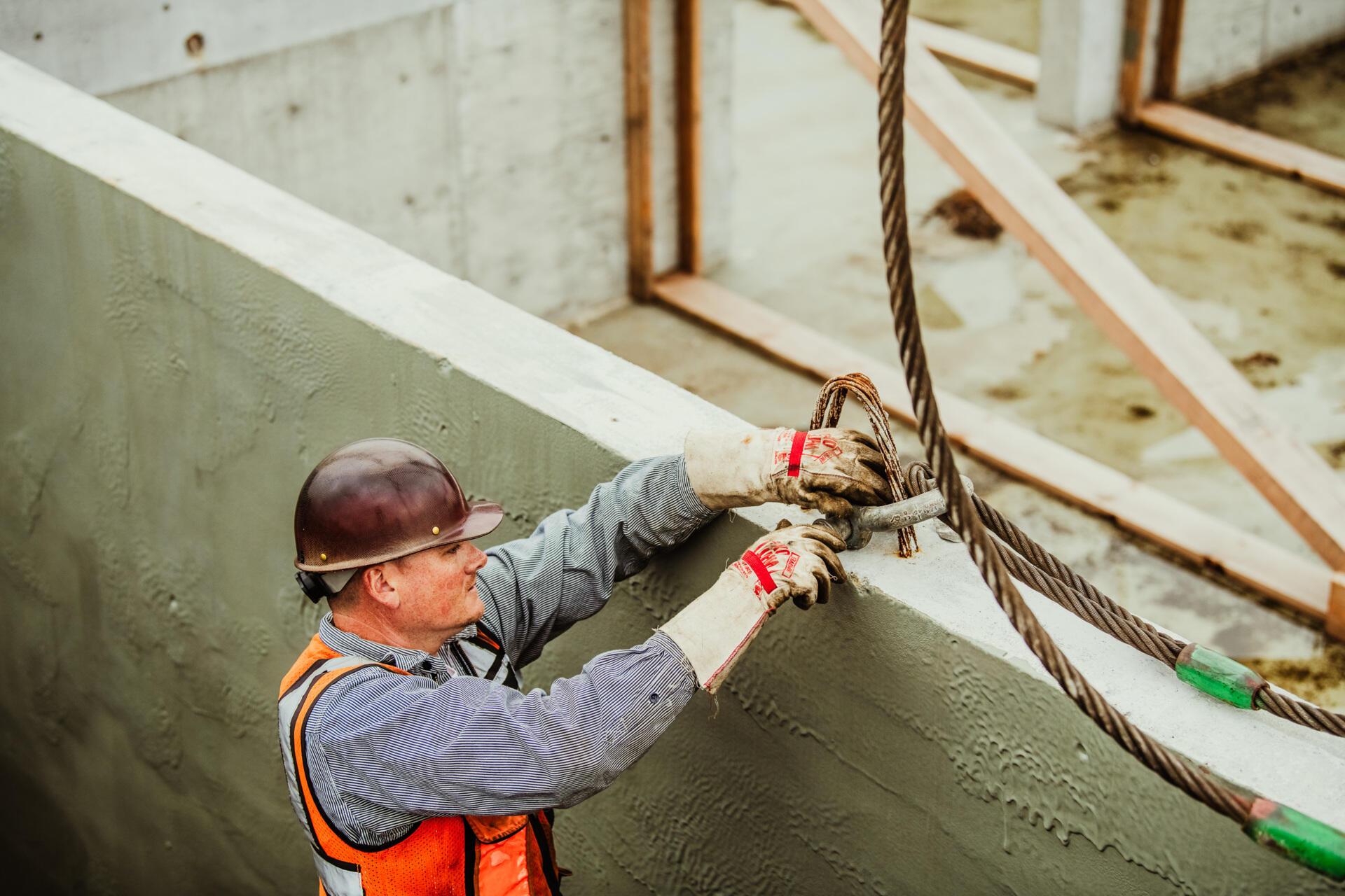 A behind-the-scenes look at the construction of Modern Beach House, a contemporary floating home on Seattle's Lake Union. Designed by Hoshide Wanzer Architects + Interiors and built by Dyna Builders at their Ballard docks, the two-story home was constructed on a new concrete float before being moved to its permanent waterfront location.