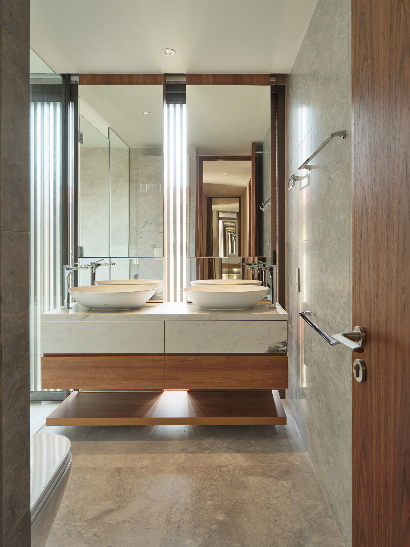 Browse the contemporary guest bathrooms of JS-House, featuring freestanding bathtubs, floating vanities, marble countertops, vessel sinks, glass showers, and privacy-screened windows.