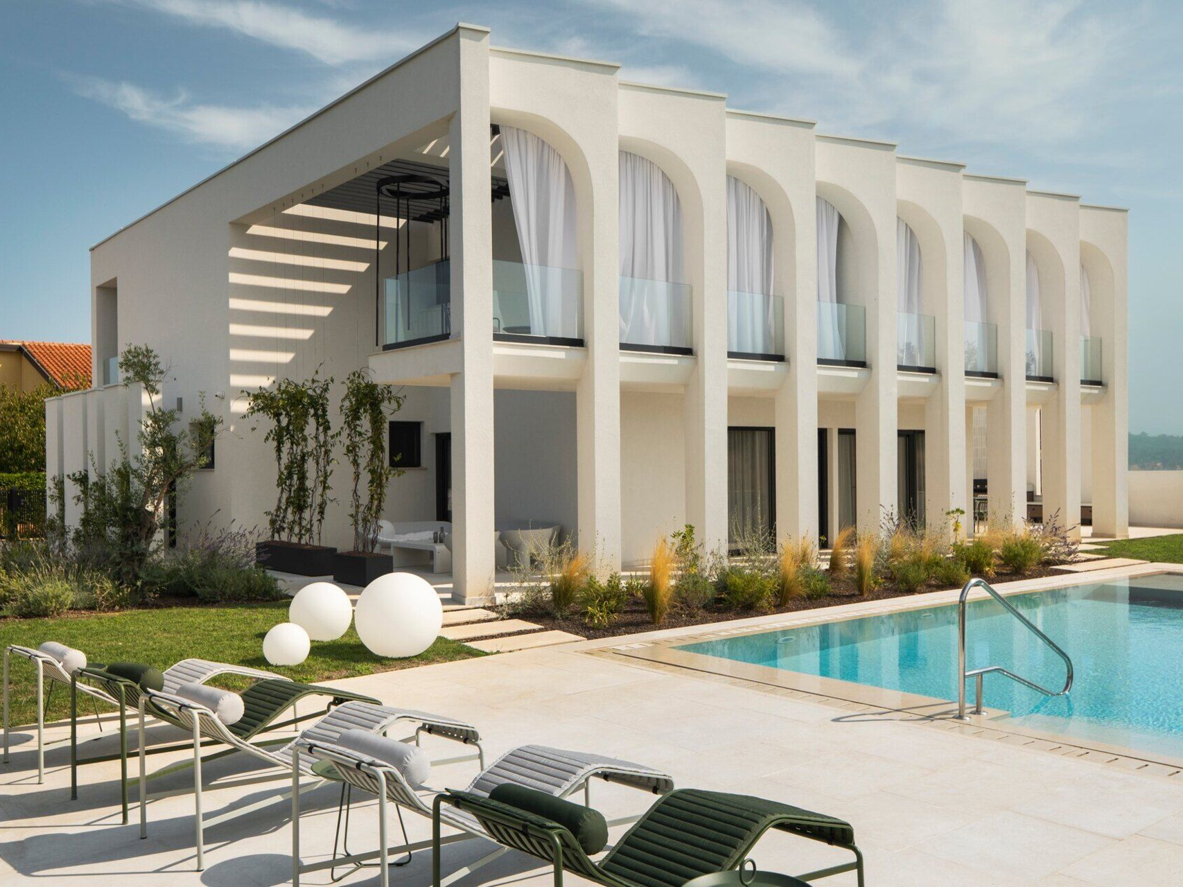 Explore Arc House, a contemporary white villa near Umag in Istria, Croatia, designed by architect Ivan Gavran Vlahovic with interiors by Jana Piacun. Discover its modern architecture, beautiful interiors and Mediterranean outdoor spaces.