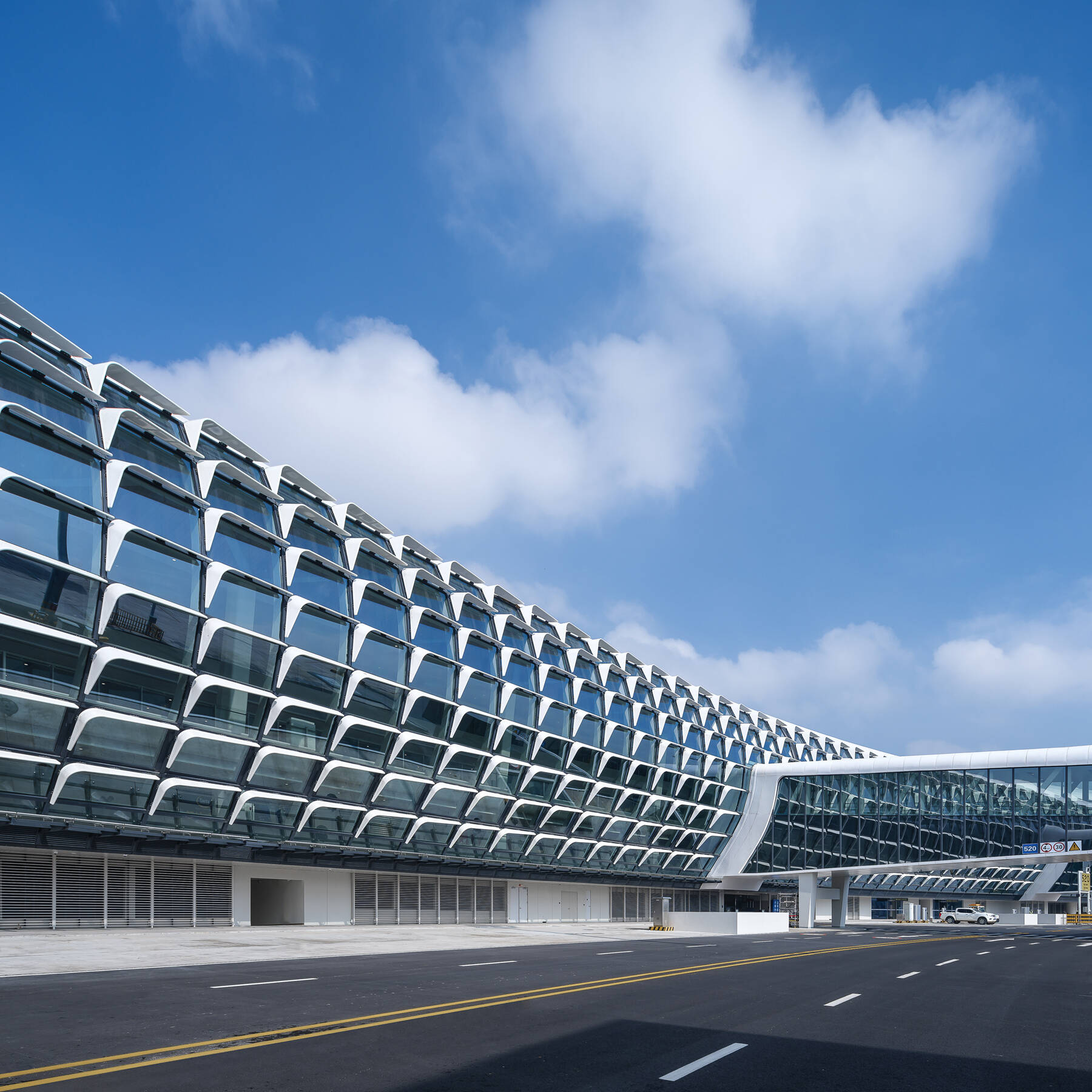 Sz Int'l Satellite Concourse Airport by Gdad and Aedas