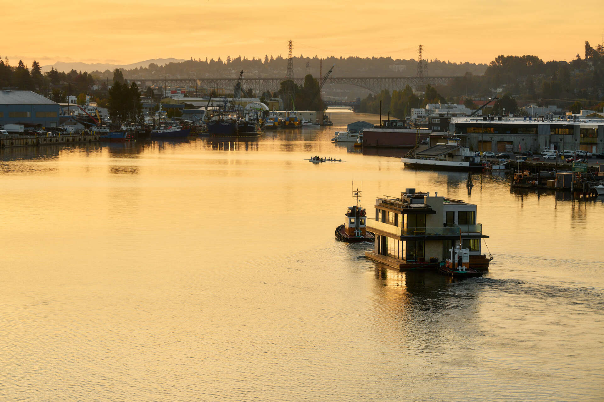 See how Modern Beach House made its journey across Seattle's Lake Union. Built by Dyna Builders at their Ballard docks, this two-story floating home was transported by tugboat across the water before being installed in its permanent slip in Eastlake. A fascinating look at the process of moving an entire house across a lake.